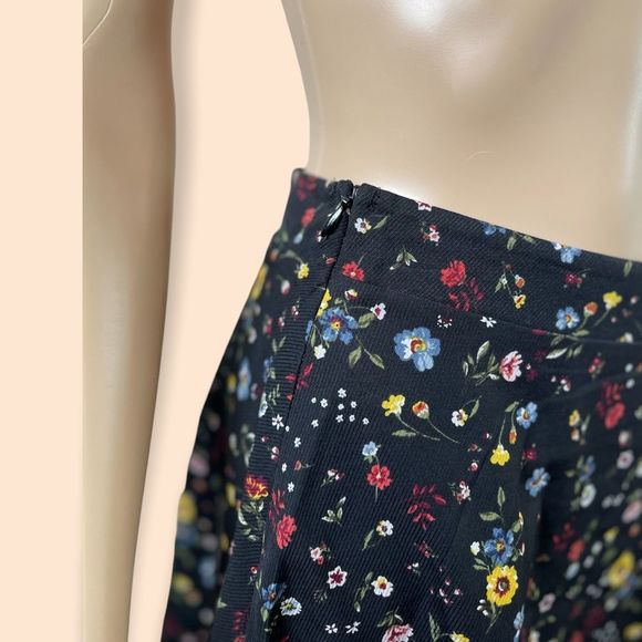 Ivy + main Mid thigh Flower Skirt small - Picture 4 of 6